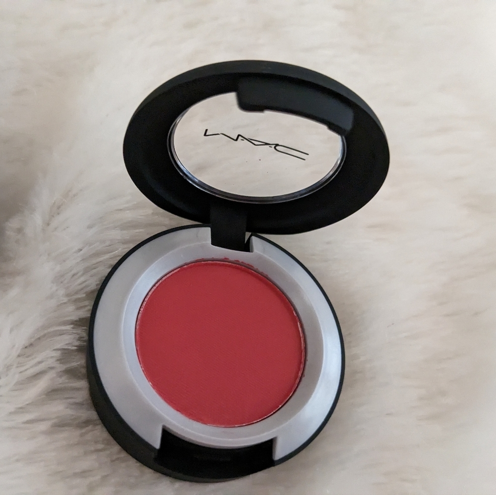MAC POWDER KISS SOFT MATTE EYE SHADOW--Werk Werk Werk